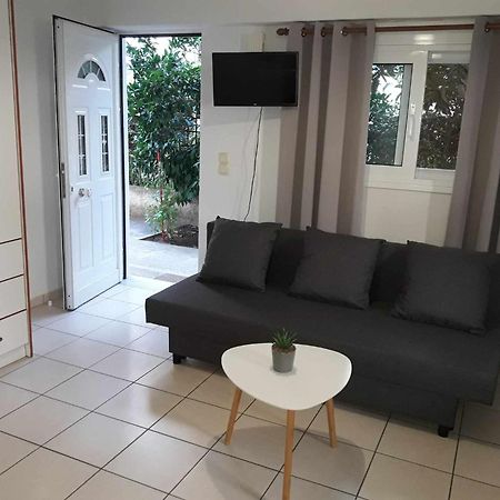 Simple, Calm And Center 2 Apartment Kalamata Luaran gambar