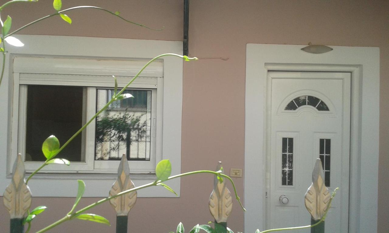Simple, Calm And Center 2 Apartment Kalamata Luaran gambar