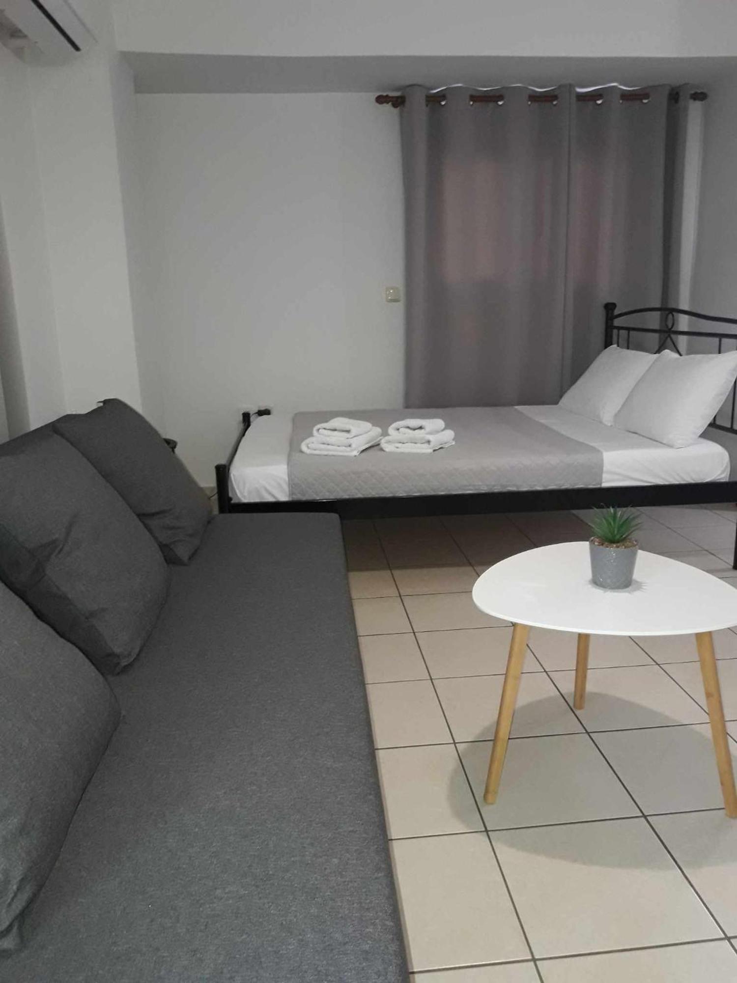 Simple, Calm And Center 2 Apartment Kalamata Luaran gambar
