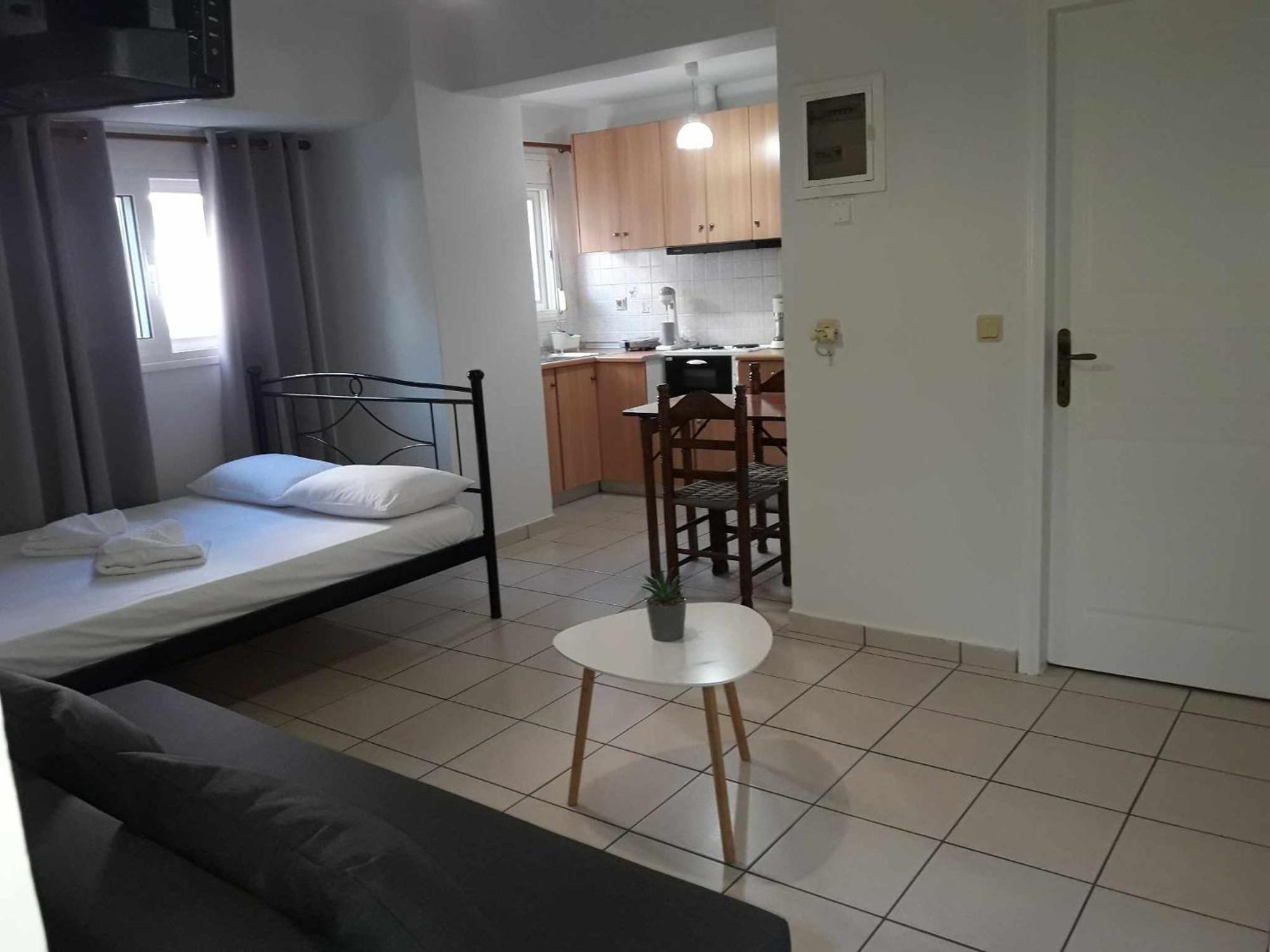 Simple, Calm And Center 2 Apartment Kalamata Luaran gambar