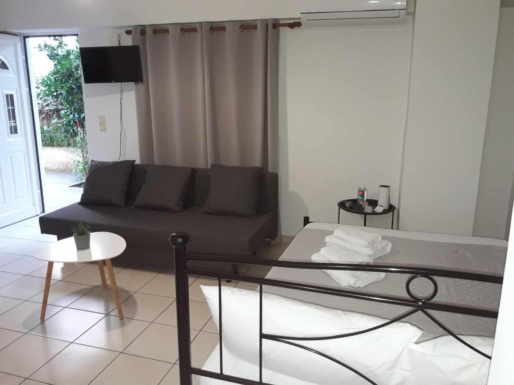 Simple, Calm And Center 2 Apartment Kalamata Luaran gambar