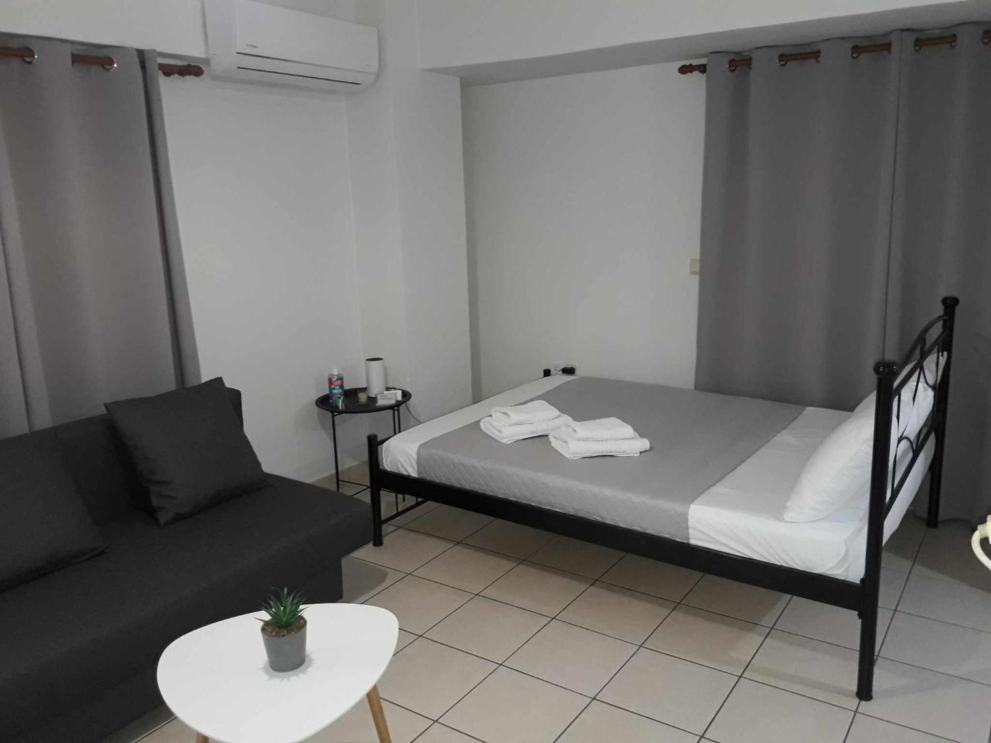 Simple, Calm And Center 2 Apartment Kalamata Luaran gambar