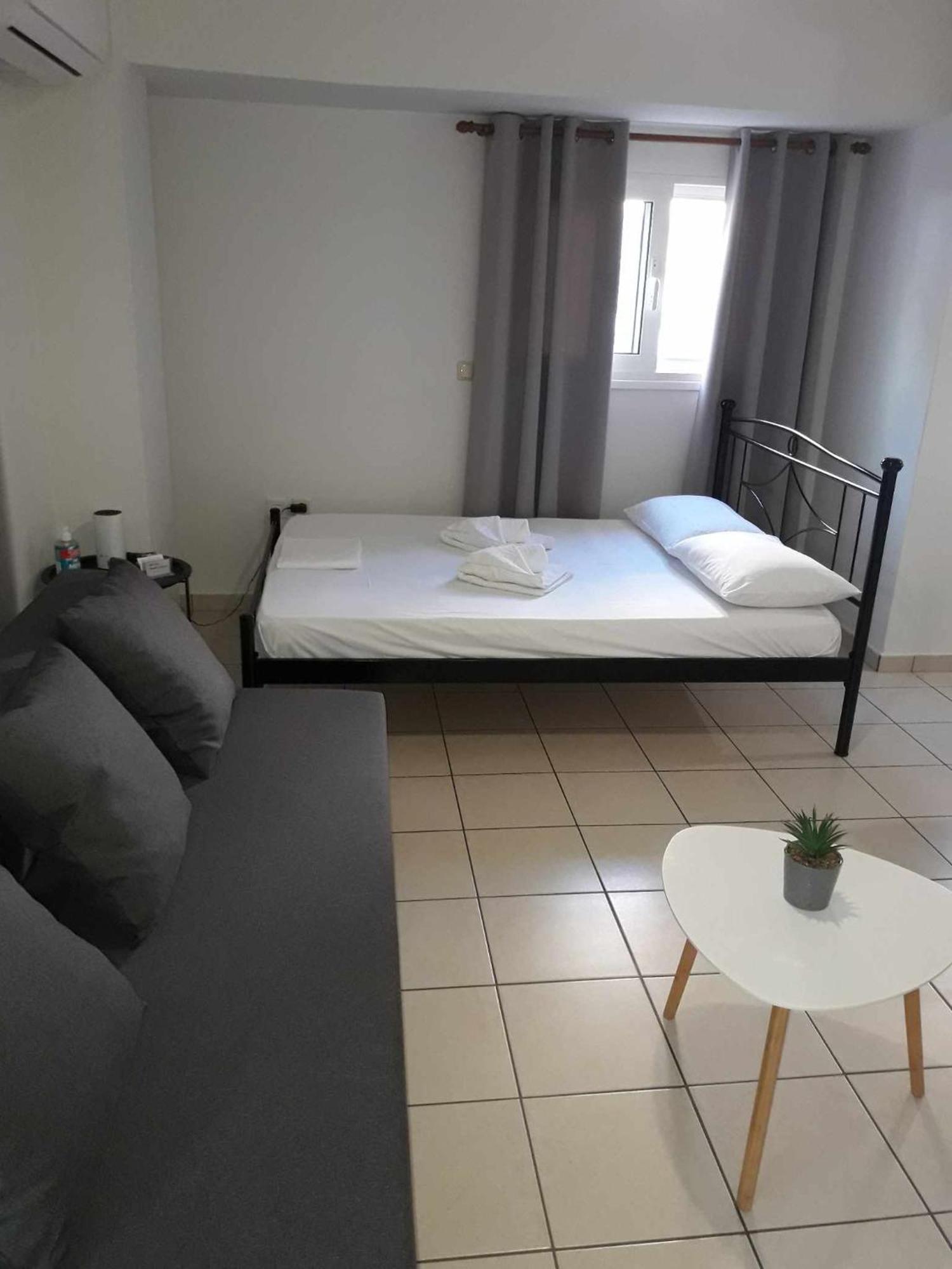 Simple, Calm And Center 2 Apartment Kalamata Luaran gambar