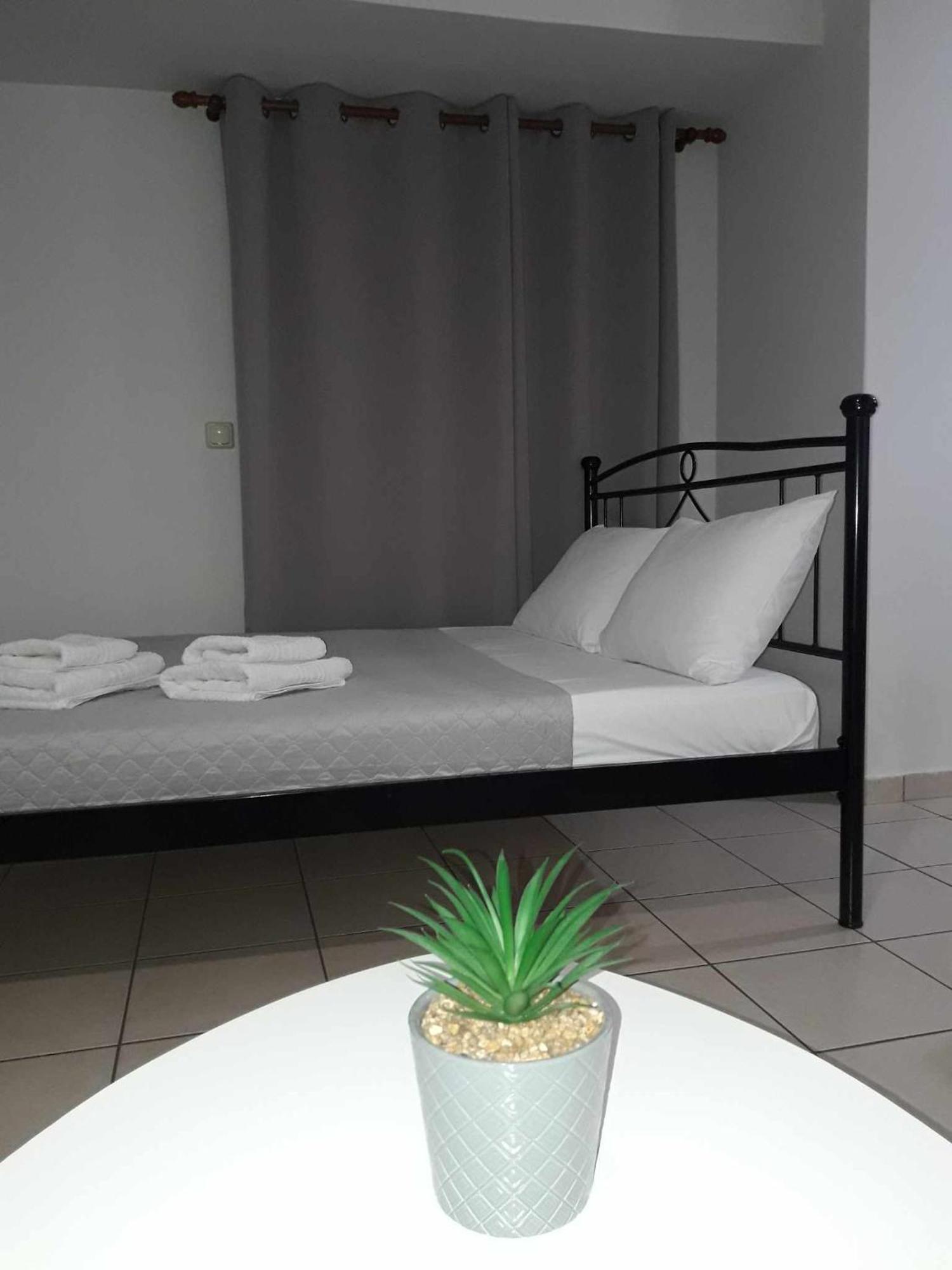 Simple, Calm And Center 2 Apartment Kalamata Luaran gambar