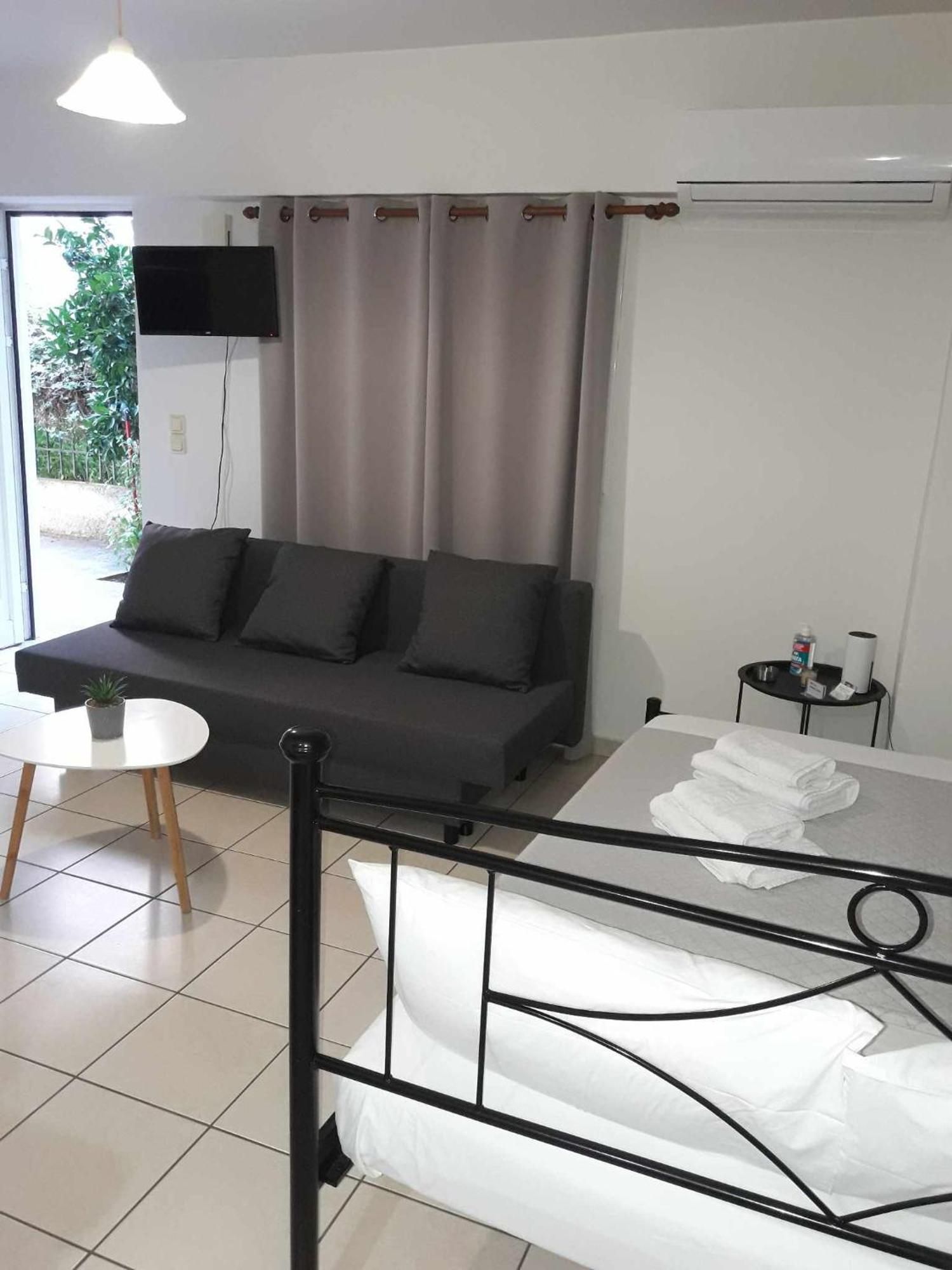 Simple, Calm And Center 2 Apartment Kalamata Luaran gambar