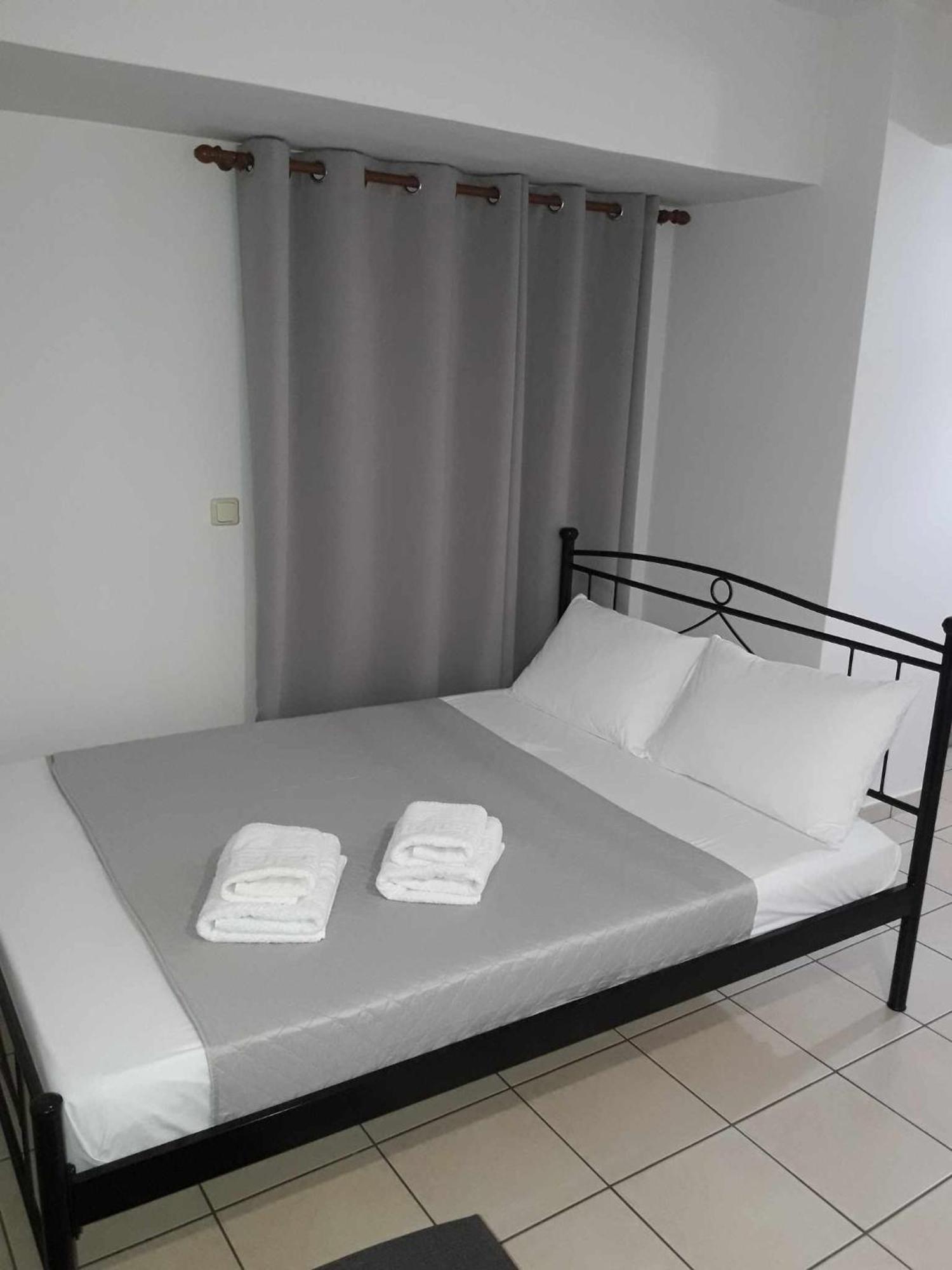 Simple, Calm And Center 2 Apartment Kalamata Luaran gambar